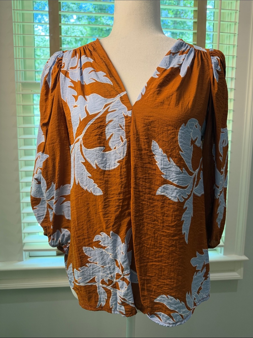 Renee C. Rust & Light Blue Floral V-Neck Tunic. Size Small.